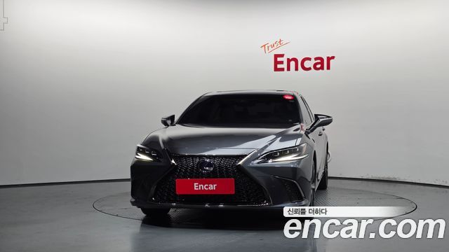 Lexus ES 300h 7-го поколения F-Sport - фото 2
