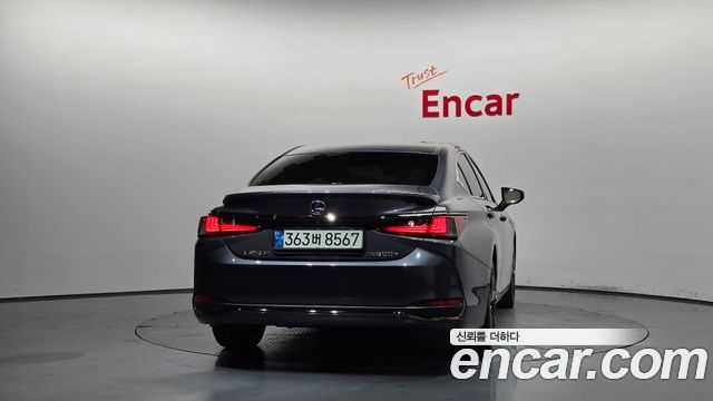 Lexus ES 300h 7-го поколения F-Sport - фото 3