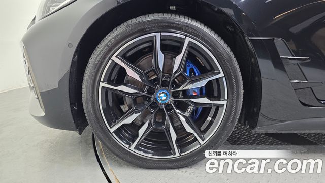 BMW i4 M50 - фото 3