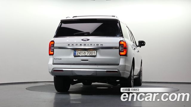 Ford Expedition Platinum 4WD 8Seater - фото 3