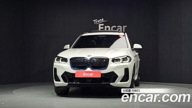 BMW iX3 M Sports - фото 2