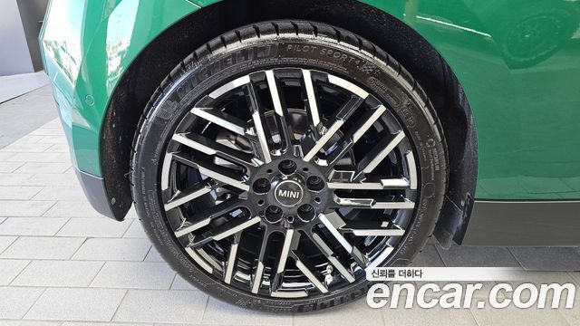 Mini Cooper Electric 4-го поколения SE Favoured - фото 4