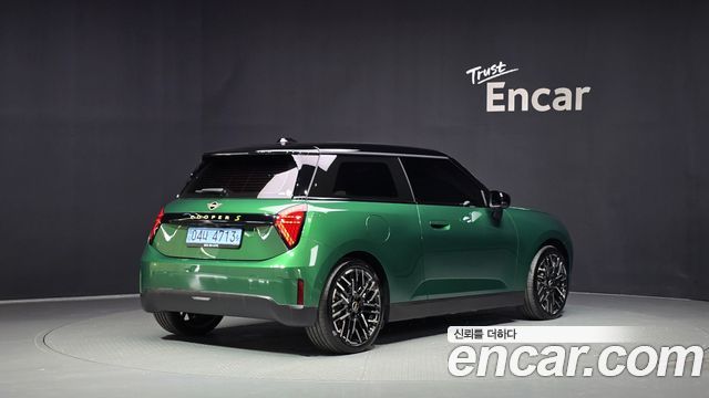 Mini Cooper Electric 4-го поколения SE Favoured - фото 1