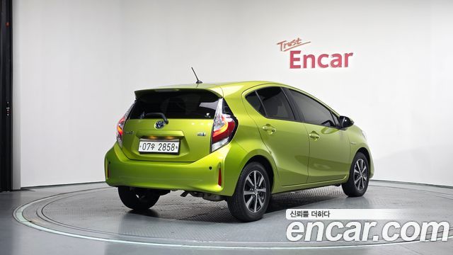 Toyota Prius 1.5 - фото 1