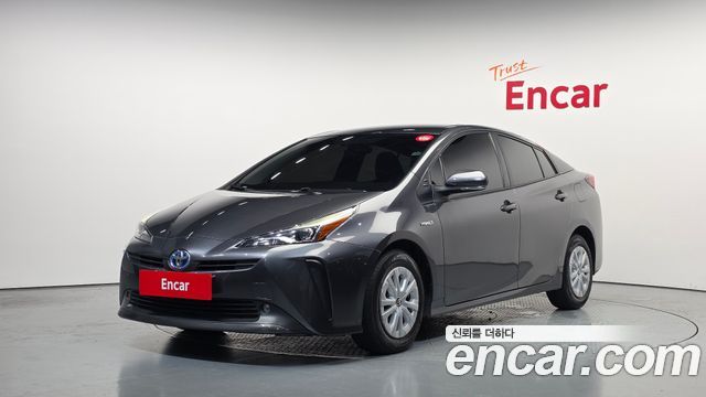 Toyota Prius 4-го поколения 1.8 - фото 0