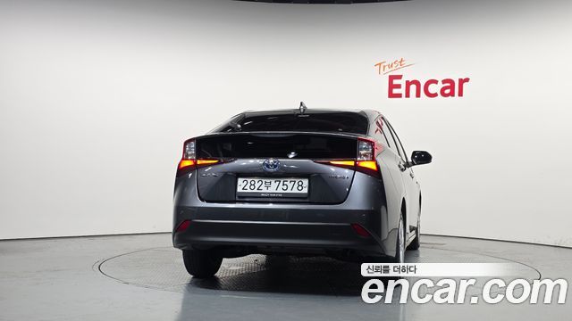 Toyota Prius 4-го поколения 1.8 - фото 3