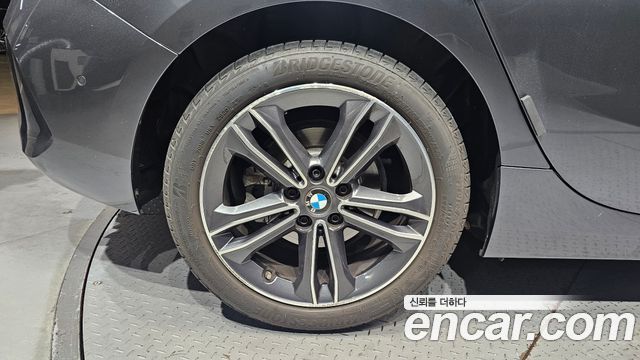BMW 1 Series F40 118d Sport - фото 4