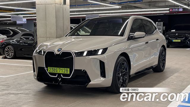 BMW iX xDrive60 M Sport Pro - фото 0