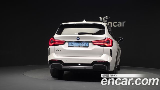 BMW iX3 M Sports - фото 3