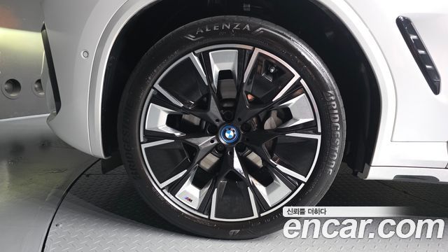 BMW iX3 M Sports - фото 4