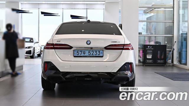 BMW i5 G60 eDrive 40 M Sport - фото 3