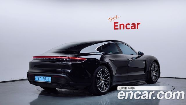 Porsche Taycan Base - фото 1