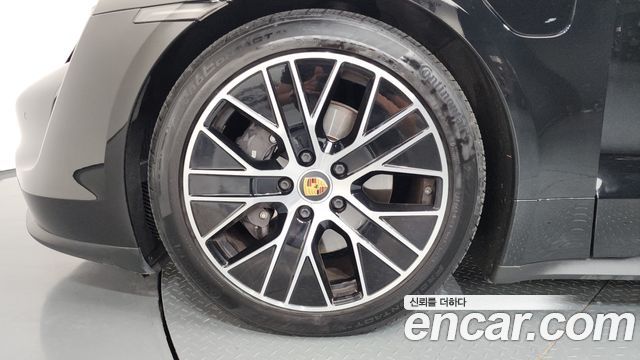 Porsche Taycan Base - фото 4