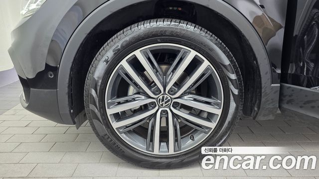 Volkswagen Tiguan 2-го поколения 2.0 TDI Prestige - фото 4