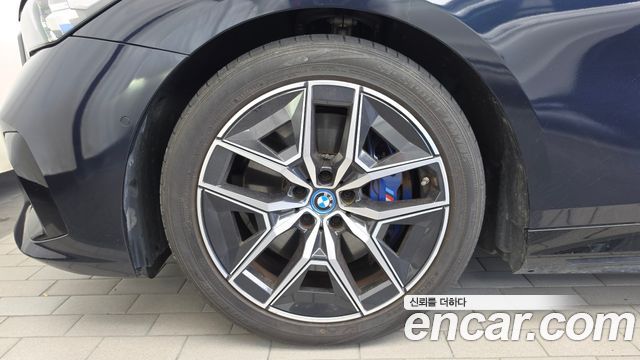 BMW i5 G60 eDrive 40 M Sport - фото 4