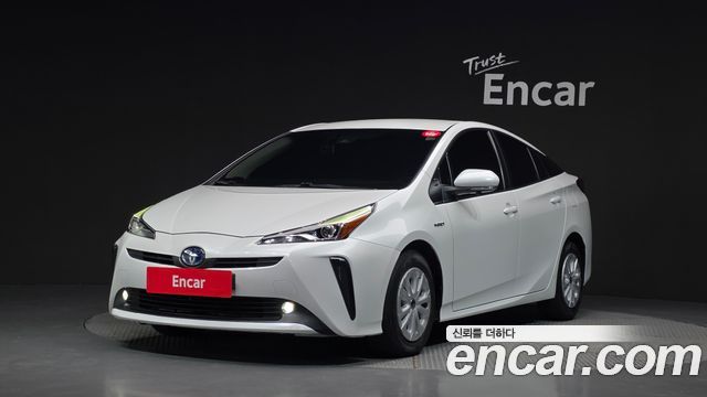 Toyota Prius 4-го поколения 1.8 - фото 0