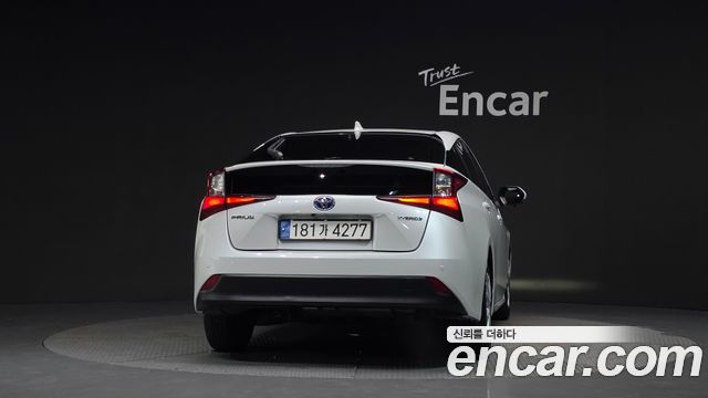 Toyota Prius 4-го поколения 1.8 - фото 3