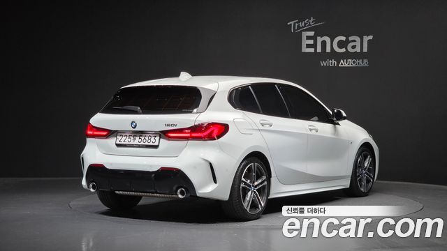 BMW 1 Series F40 120i M Sports - фото 0
