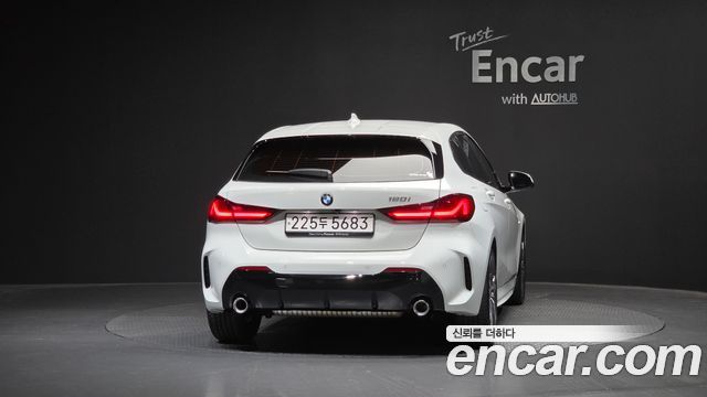 BMW 1 Series F40 120i M Sports - фото 2