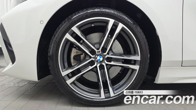 BMW 1 Series F40 120i M Sports - фото 3
