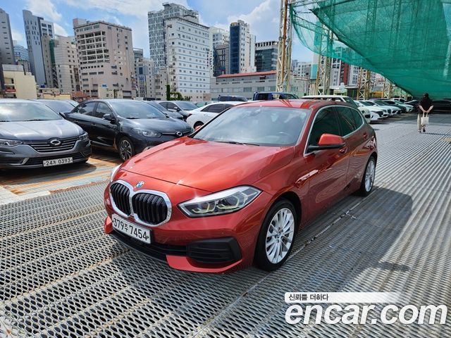 BMW 1 Series F40 118d Joy - фото 0