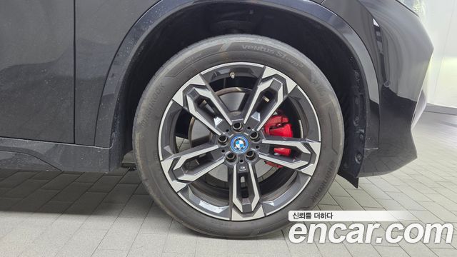 BMW iX1 U11 xDrive 30 M Sport - фото 3