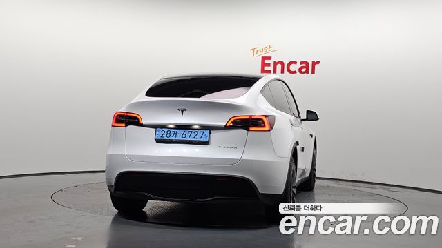 Tesla Model Y Long Range AWD - фото 3