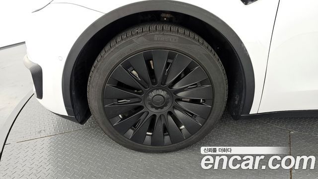 Tesla Model Y Long Range AWD - фото 4