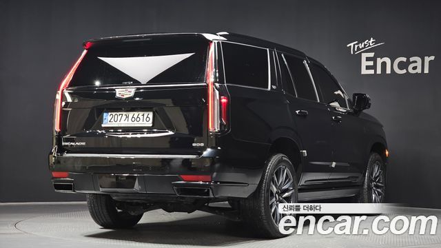 Cadillac Escalade 5-го поколения 6.2 Sports Platinum - фото 1