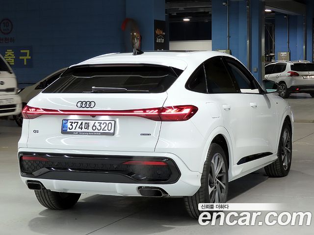 Audi Q5 45 TFSI Quattro S Line Sportback - фото 1