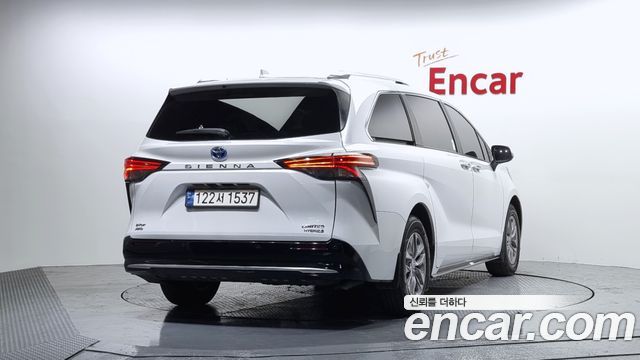 Toyota Sienna 4-го поколения 2.5 Hybrid AWD - фото 1