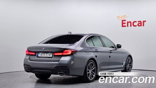 BMW 5-Series G30 520i M Sport - фото 1