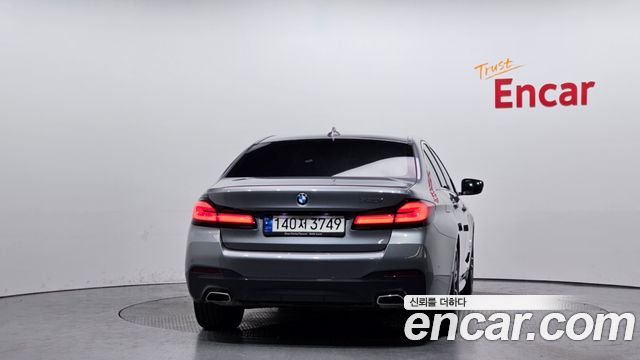 BMW 5-Series G30 520i M Sport - фото 3