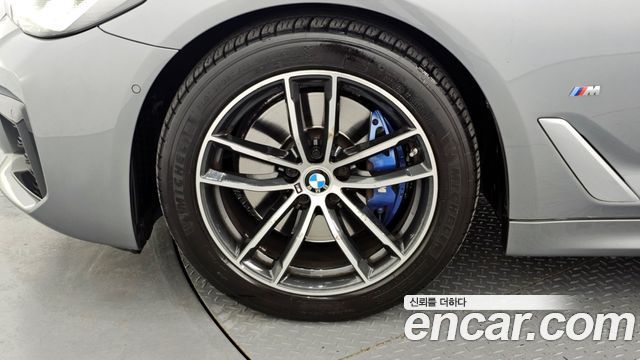 BMW 5-Series G30 520i M Sport - фото 4