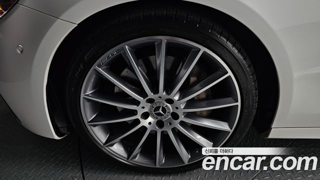 Mercedes-Benz E-Class W213 E350 4MATIC AMG Line - фото 4
