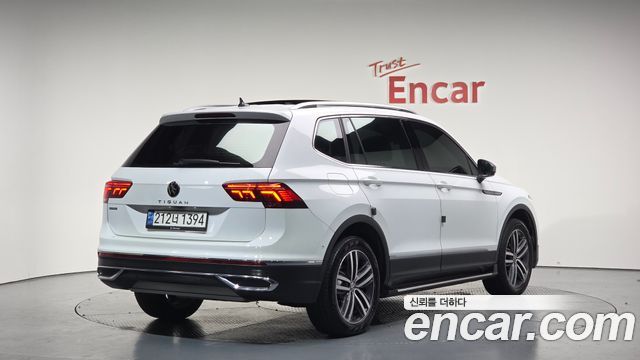 Volkswagen Tiguan 2.0 TSI Prestige - фото 0
