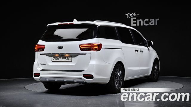 Kia Carnival Новый 9-Seater Luxury - фото 1