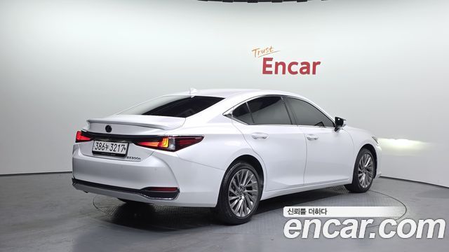 Lexus ES 7-го поколения Luxury Plus - фото 1