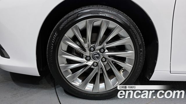 Lexus ES 7-го поколения Luxury Plus - фото 4