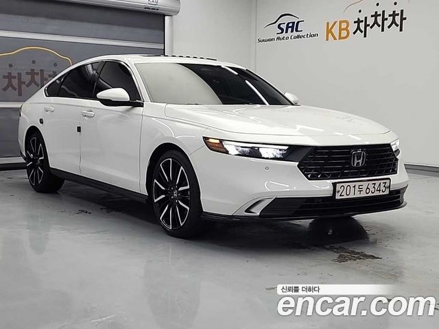 Honda Accord 11-го поколения 2.0 Hybrid Touring - фото 3