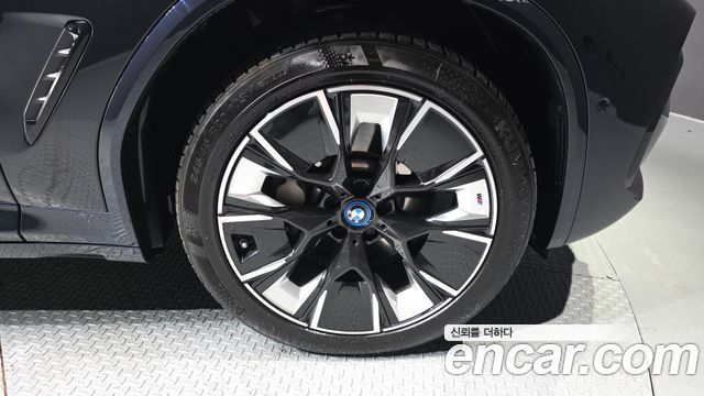 BMW iX3 M Sports - фото 4