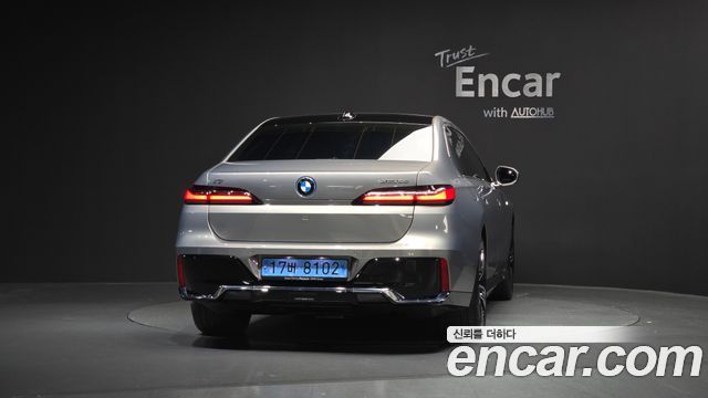BMW i7 G70 xDrive 60 M sport - фото 3