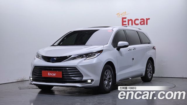 Toyota Sienna 4-го поколения 2.5 Hybrid AWD - фото 0