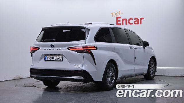 Toyota Sienna 4-го поколения 2.5 Hybrid AWD - фото 1