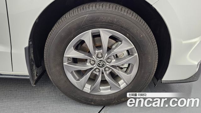 Toyota Sienna 4-го поколения 2.5 Hybrid AWD - фото 4