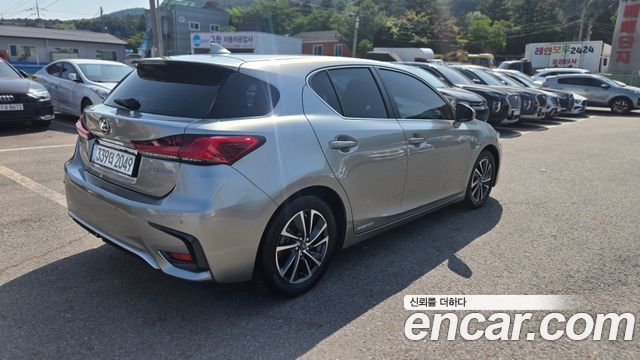 Lexus CT200h 1.8 Supreme ZWA10 - фото 2