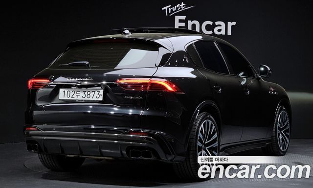 Maserati Grecale 3.0 AWD Trofeo - фото 1