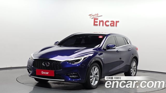 Infiniti Q30 2.0 Essential - фото 0