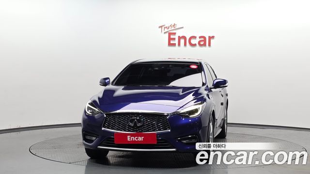 Infiniti Q30 2.0 Essential - фото 2