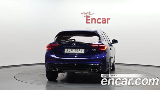 Infiniti Q30 2.0 Essential - фото 3